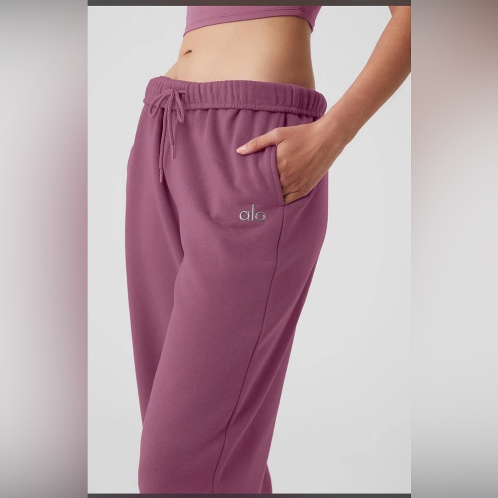 Alo accolade straight leg sweat pants. Limited color soft mulberry. XXS